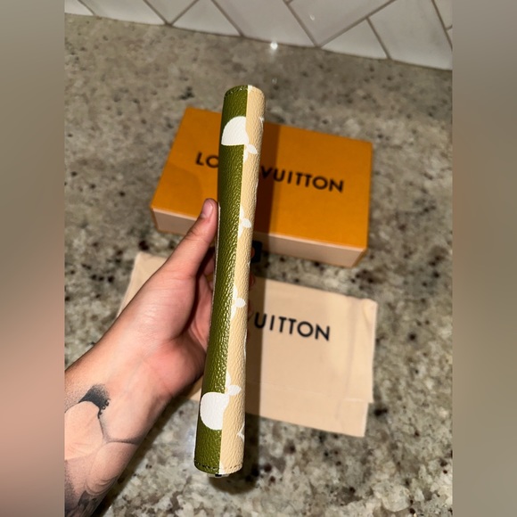 Louis Vuitton Women’s Zippy Wallet Limited Edition - Picture 4 of 11